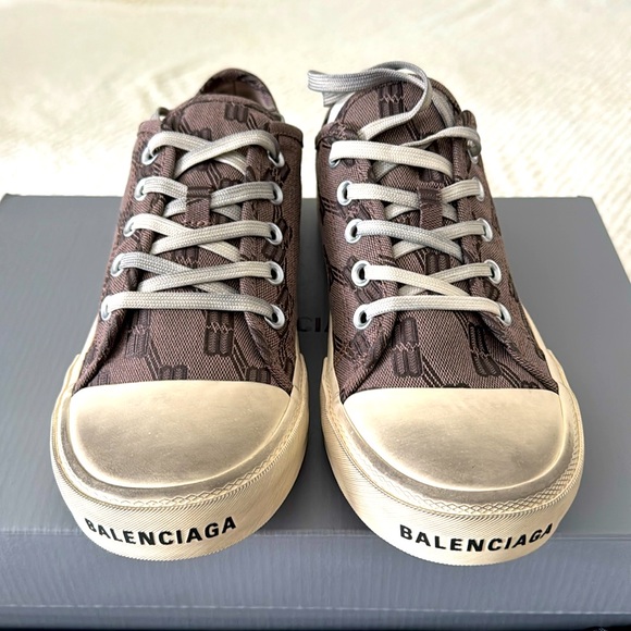 🔥NEW ~Balenciaga Paris Low-Top Sneakers
Authentic Brand New with tags🔥🔥 - Picture 2 of 9